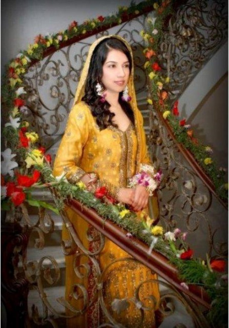 Pakistani Bridal Mehndi Dresses 2023 Order Online