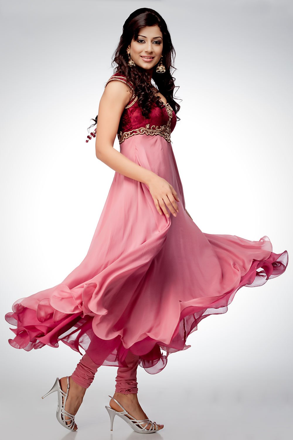 Gowns (गाउन) - Upto 50% to 80% OFF on Indian Gowns Designs Online at Best  Prices In India | Flipkart.com