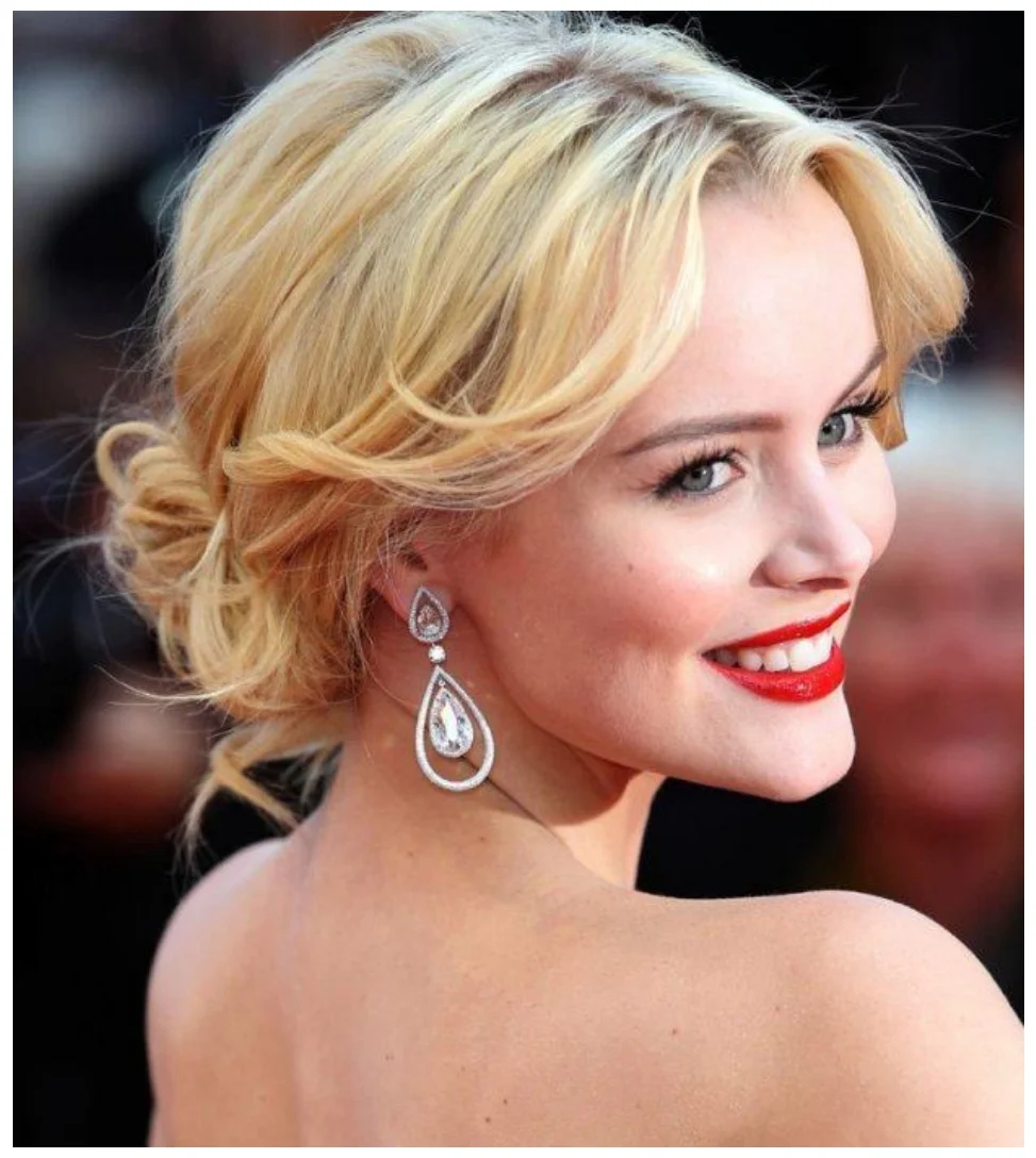 Girls Exclusive Romantic Hairstyle New Styles