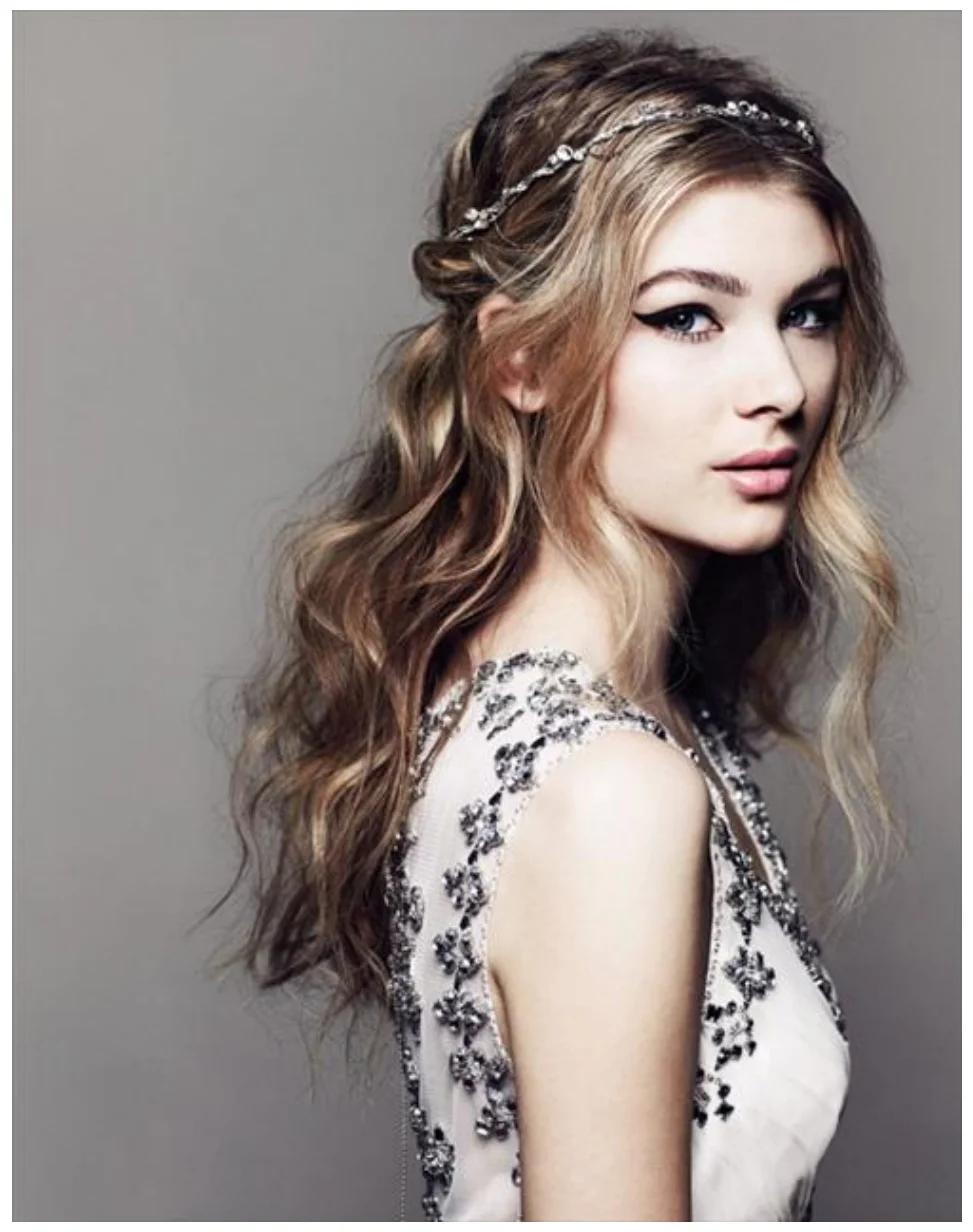 Girls Exclusive Romantic Hairstyle New Styles