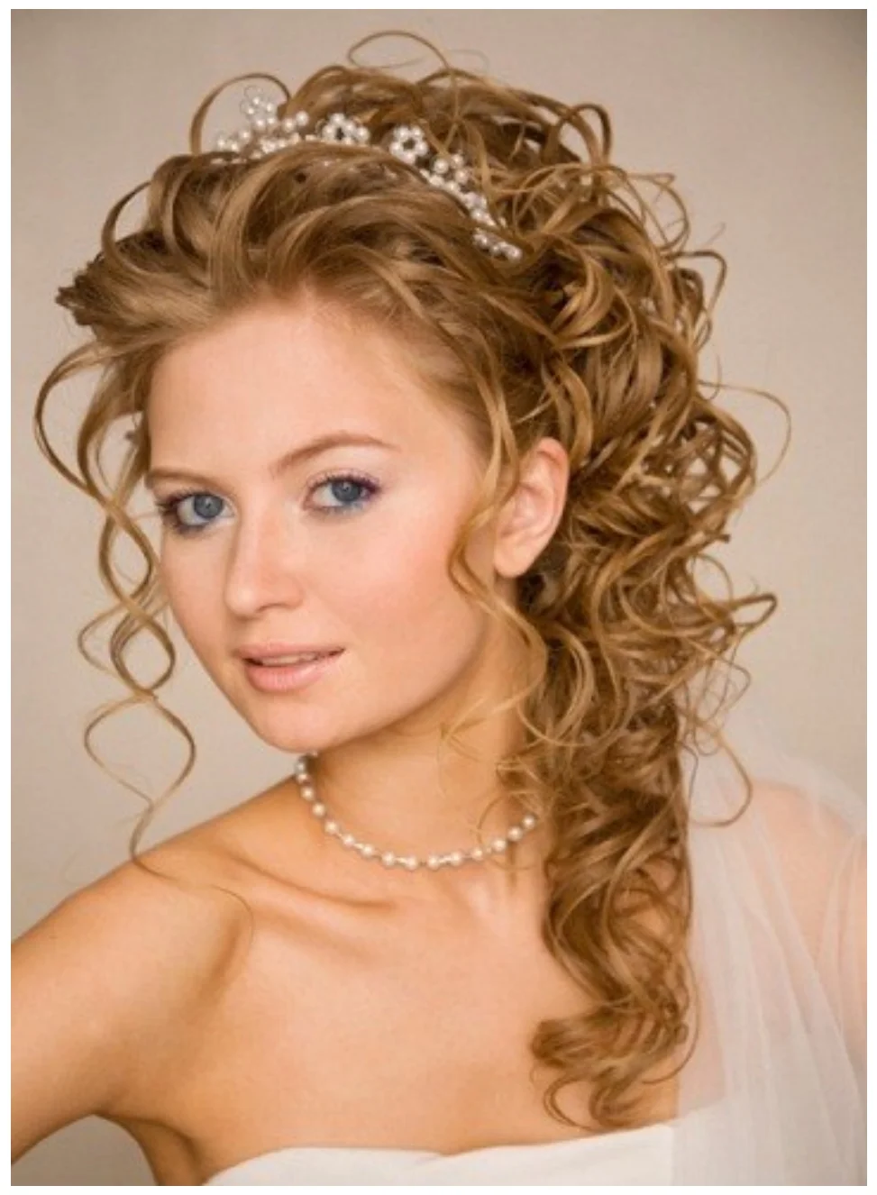 Girls Exclusive Romantic Hairstyle  New Styles