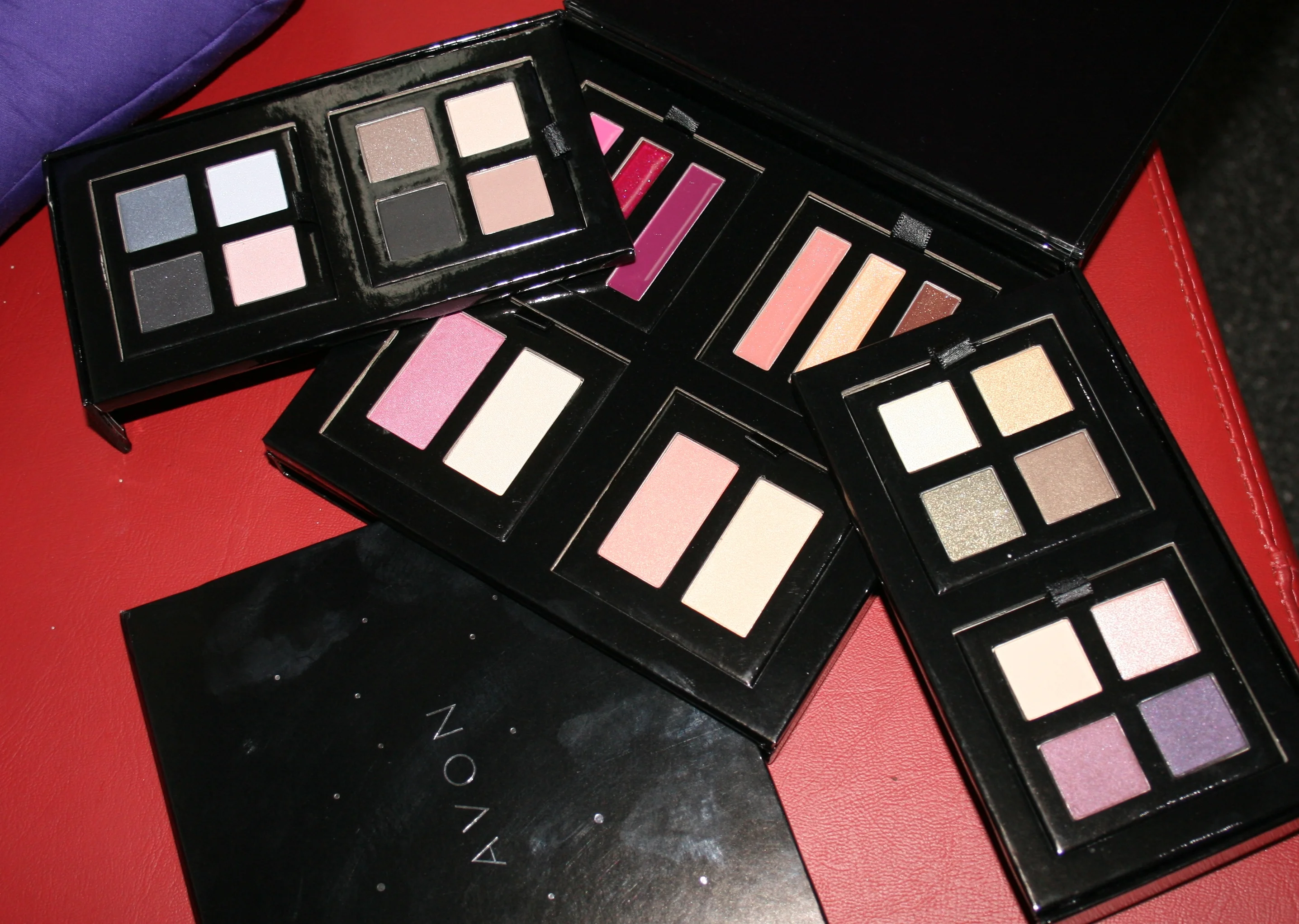 Preeti tries out Avon's Limited Edition Mega Mix 'n' Go Palette