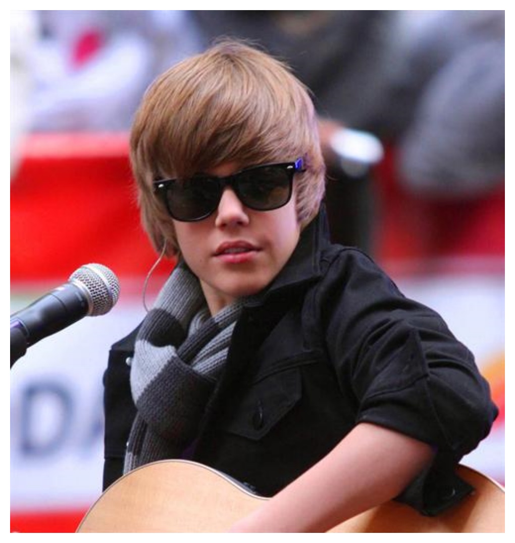 Justin Bieber's Changing Looks with Hairs