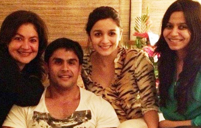 Actress And Singer Alia Bhatt Family Picture