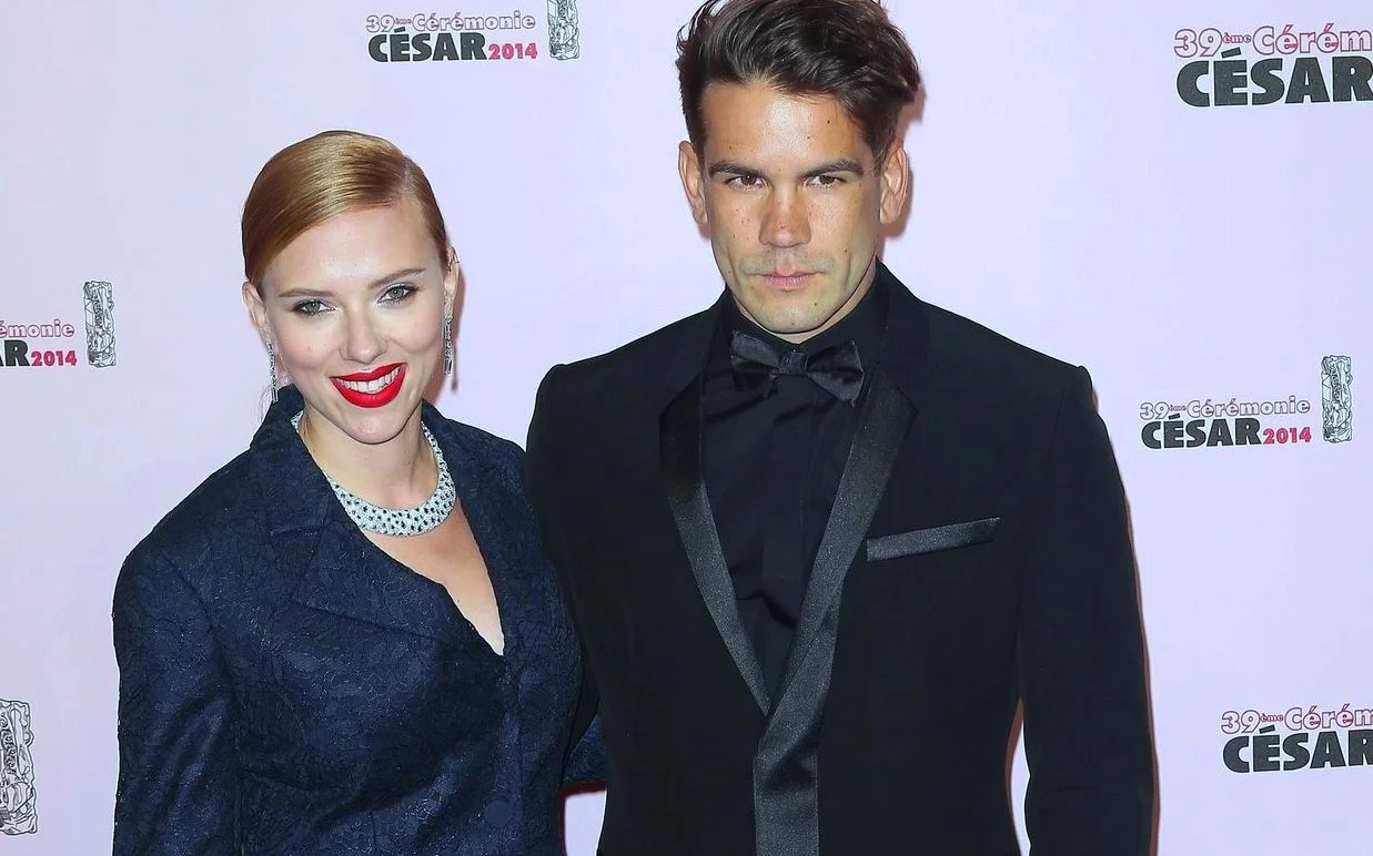 Best Youngest Hollywood Actress Scarlett Johansson spouse Ryan Reynolds