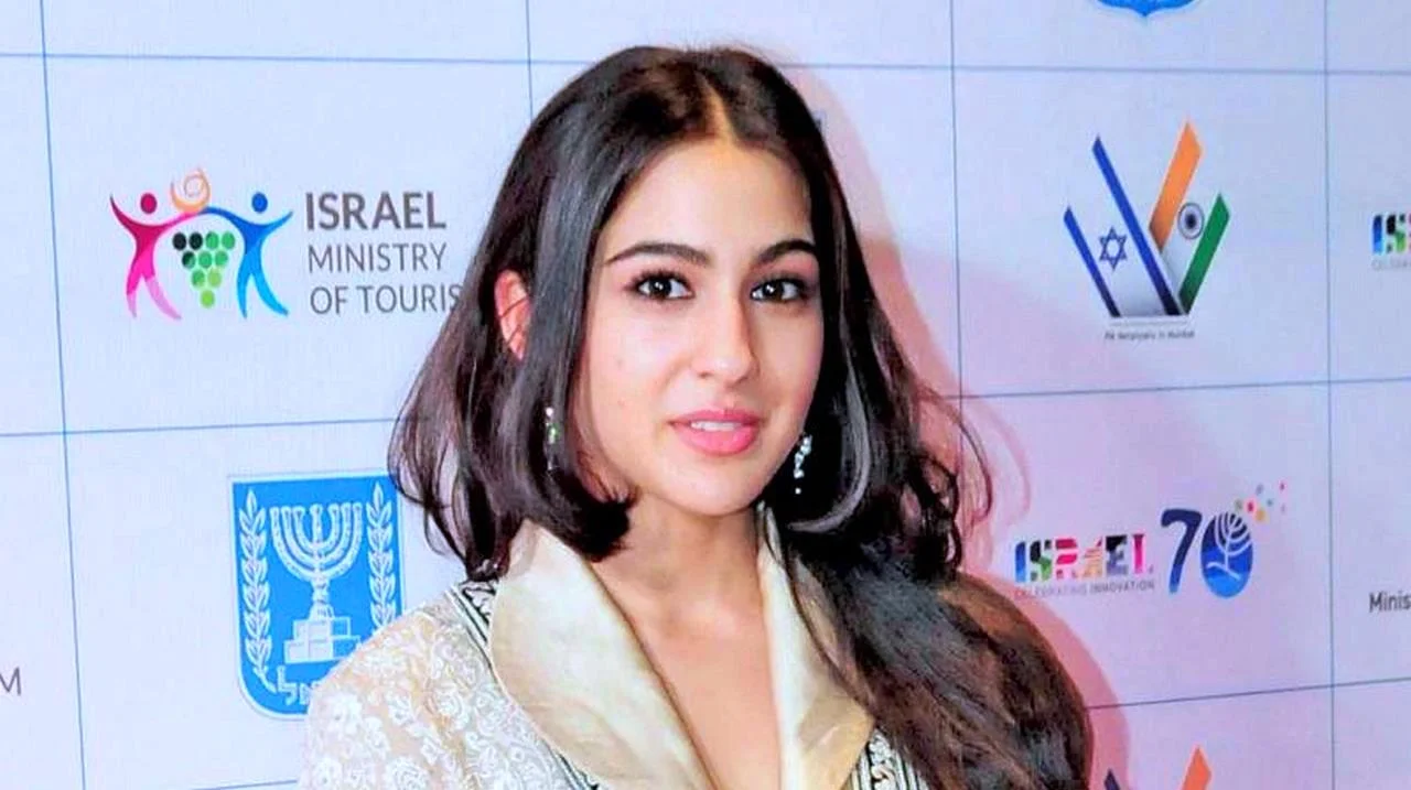 Cute Sara Ali Khan Photos Profile, Boyfriend, Biography