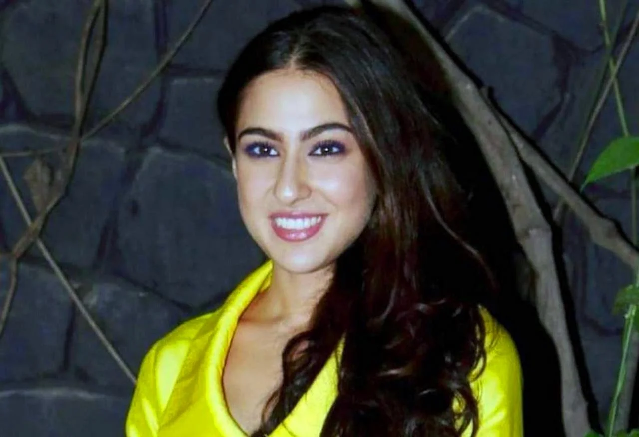 Cute Sara Ali Khan Photos Profile, Boyfriend, Biography
